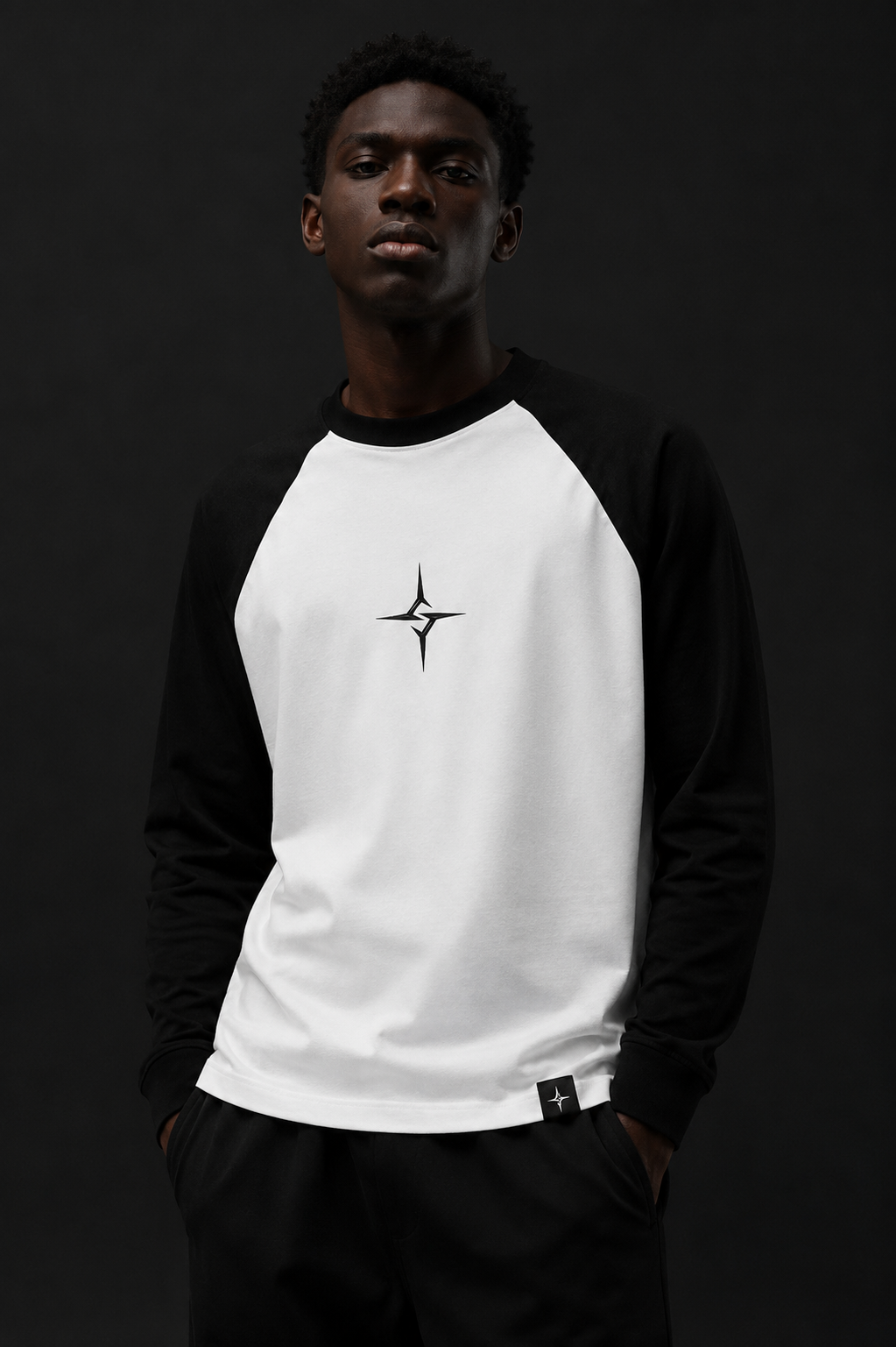 Spuraeon monogram raglan long sleeve in black and white