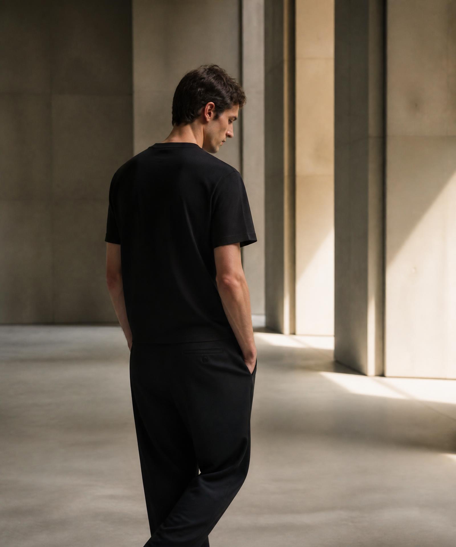 Spuraeon garment worn in a gallery space